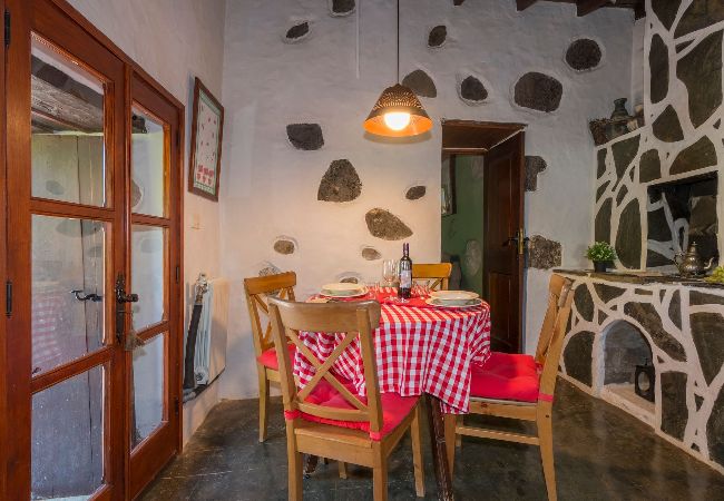 Cottage in Moya - GC0001 Vakantiehuis met gedeeld zwembad in Fontanales Cottage in Moya - GC0001 Vakantiehuis met gedeeld zwembad in Fontanales
