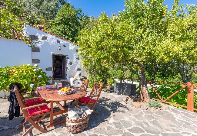 Cottage in Moya - GC0001 Vakantiehuis met gedeeld zwembad in Fontanales Cottage in Moya - GC0001 Vakantiehuis met gedeeld zwembad in Fontanales