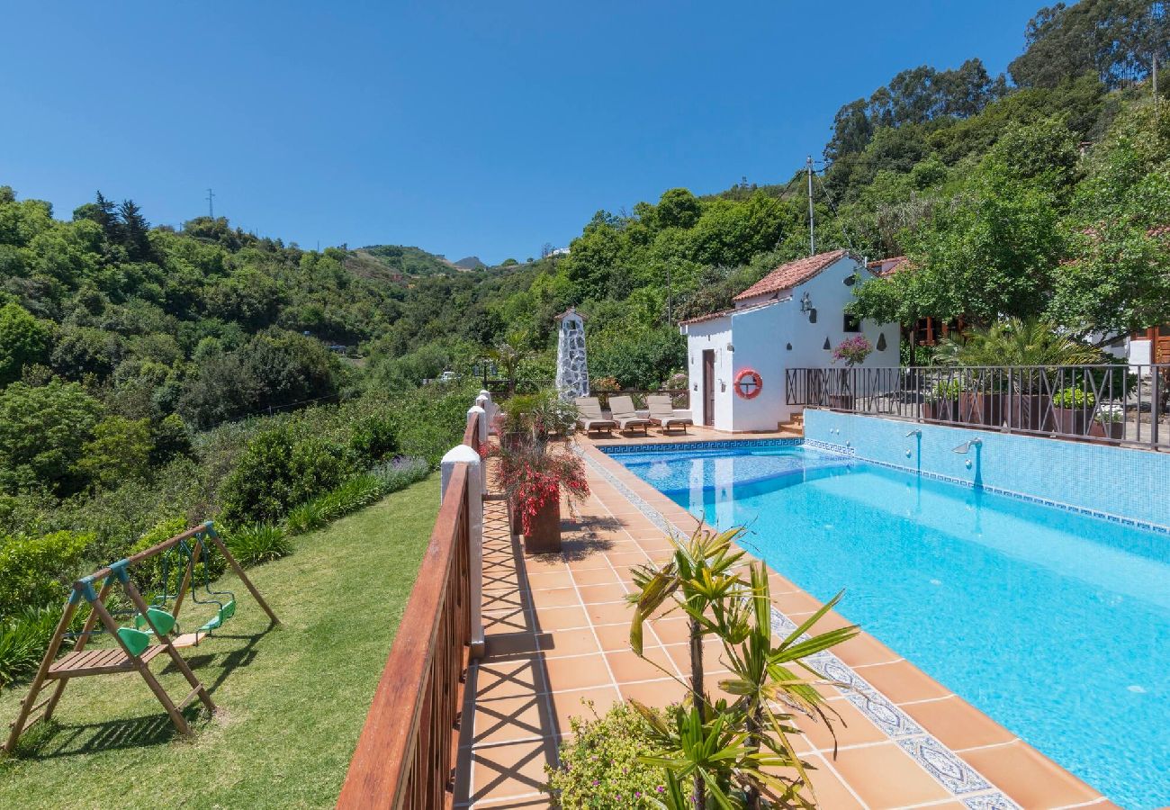 Cottage in Moya - GC0001 Vakantiehuis met gedeeld zwembad in Fontanales