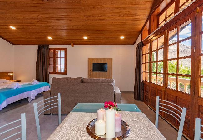 Huis in Mogán - GC0283 Vakantiehuis met gedeeld zwembad in Mogán Huis in Mogán - GC0283 Vakantiehuis met gedeeld zwembad in Mogán
