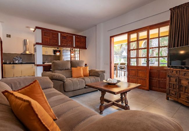 Huis in Mogán - GC0285 Vakantiehuis met gedeeld zwembad in Mogán Huis in Mogán - GC0285 Vakantiehuis met gedeeld zwembad in Mogán
