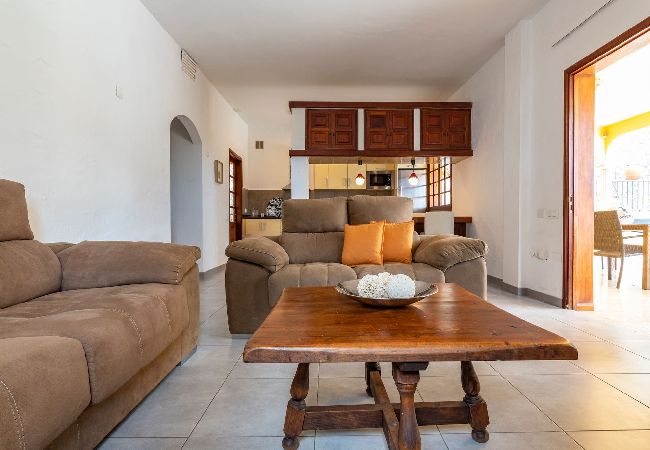 Huis in Mogán - GC0285 Vakantiehuis met gedeeld zwembad in Mogán Huis in Mogán - GC0285 Vakantiehuis met gedeeld zwembad in Mogán
