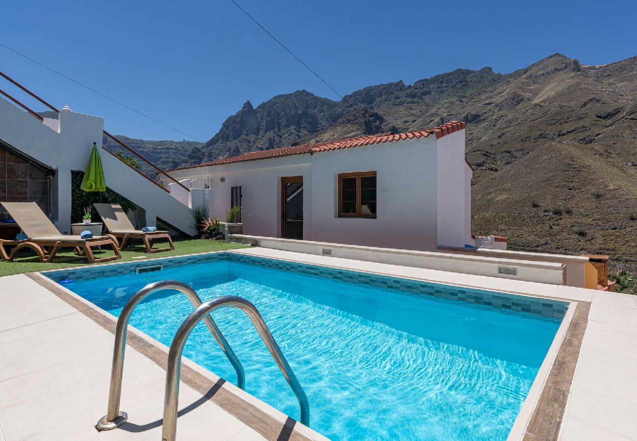 Huis in Agaete - GC0366 Vakantiehuis met verwarmd privé zwembad in Agaete 