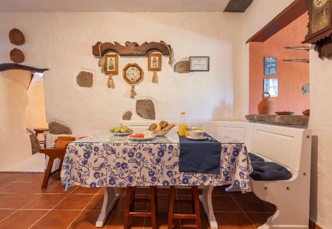 Cottage in Moya - GC0003 Vakantiehuis met gedeeld zwembad in Fontanales Cottage in Moya - GC0003 Vakantiehuis met gedeeld zwembad in Fontanales