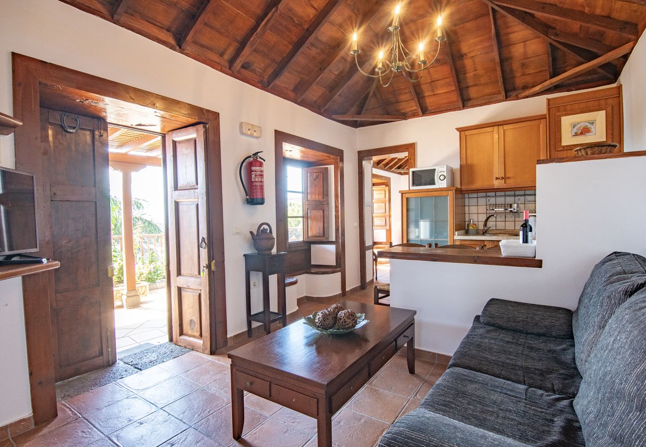 Cottage in Villa de Mazo - LP1061 Vakantiehuis met gedeeld zwembad in Mazo