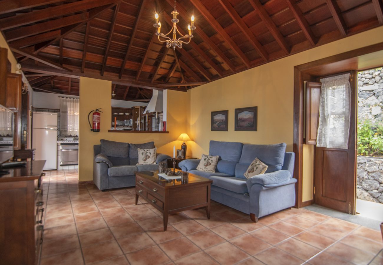 Cottage in Villa de Mazo - LP1062 Vakantiehuis met gedeeld zwembad in Mazo