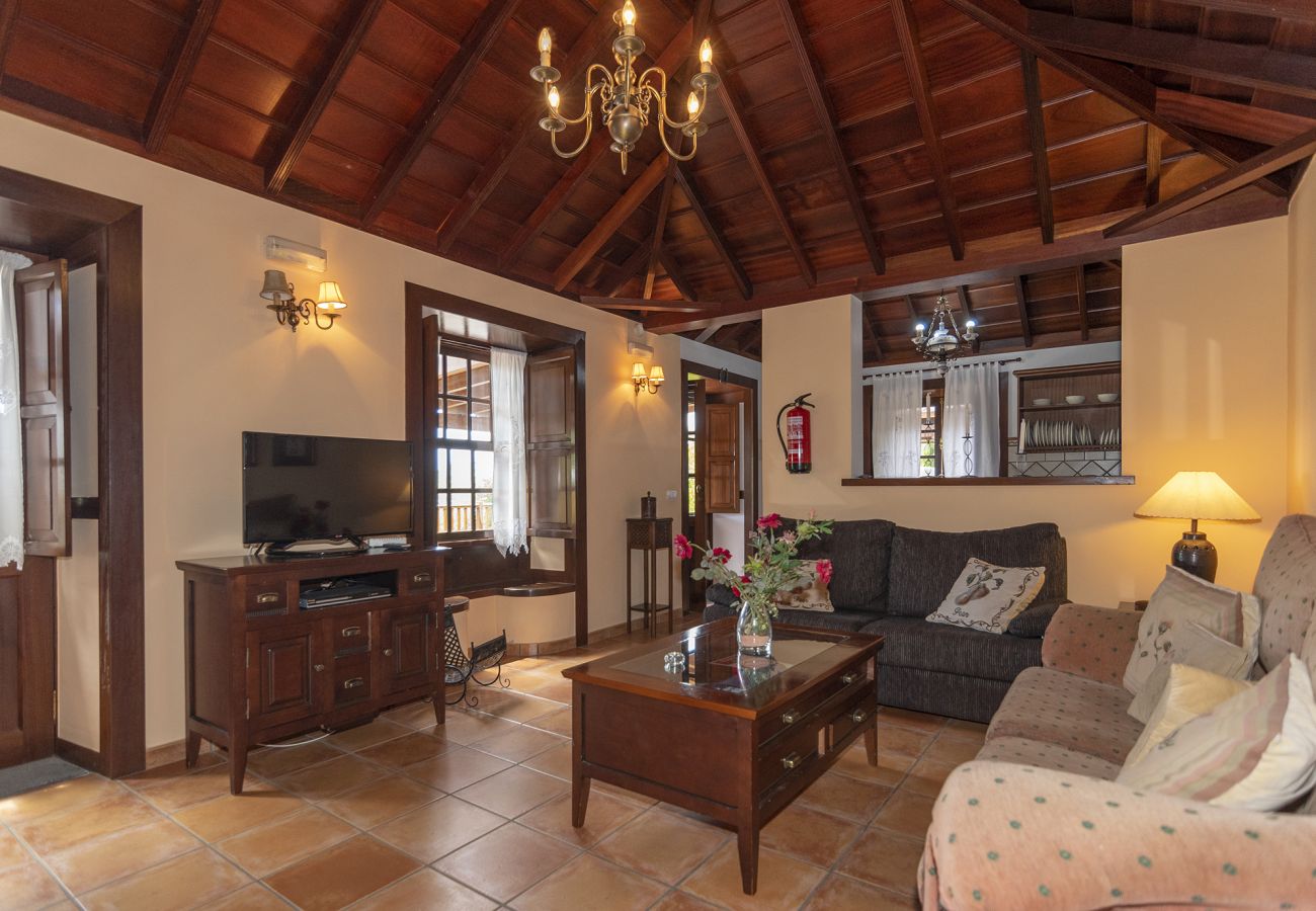 Cottage in Villa de Mazo - LP1063 Vakantiehuis met gedeeld zwembad in Mazo