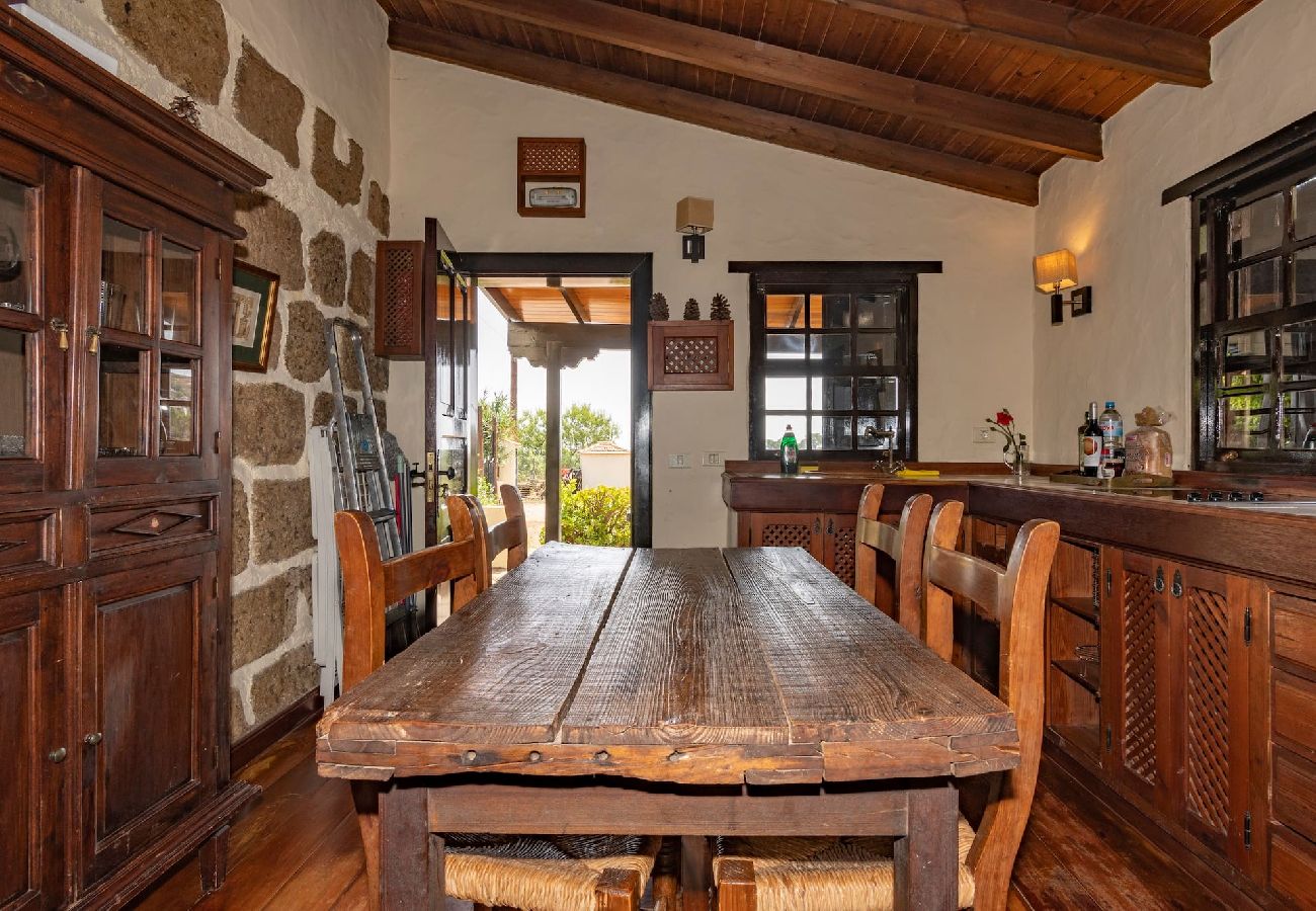 Cottage in Vega de San Mateo - GC0143 Holiday cottage with private  pool in San Mateo