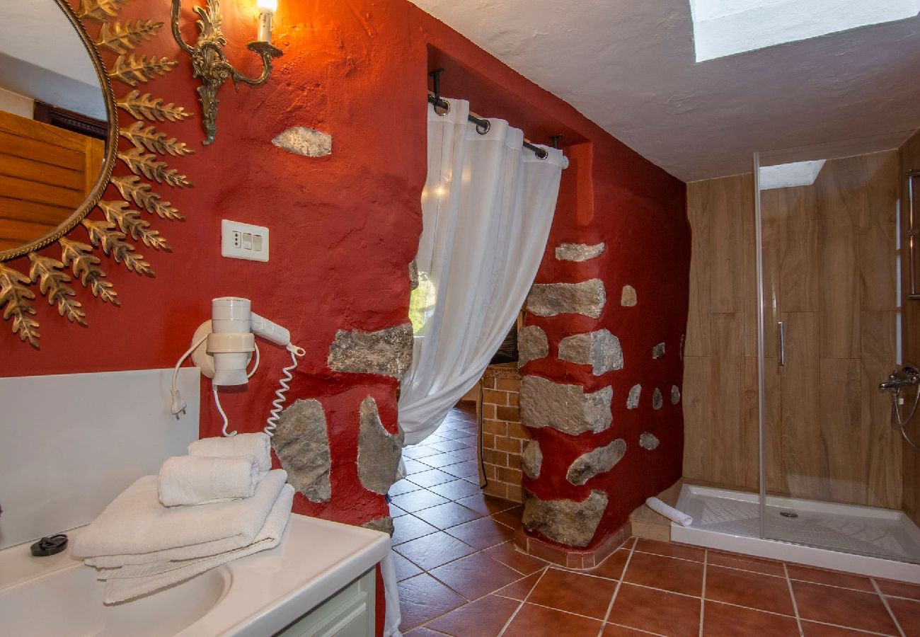 Cottage in Moya - GC0003 Holiday cottage with shared pool in Fontanales