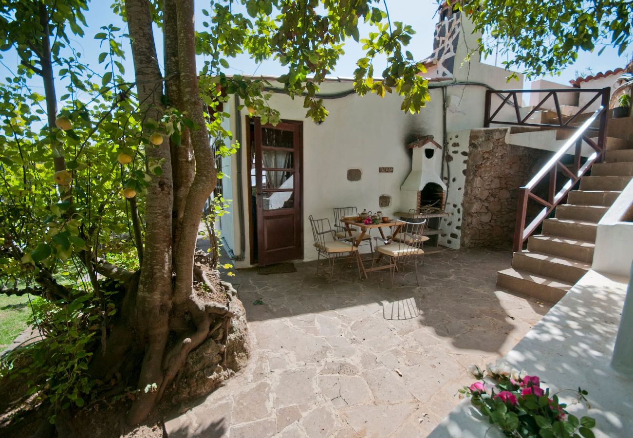 Cottage in Moya - GC0003 Holiday cottage with shared pool in Fontanales