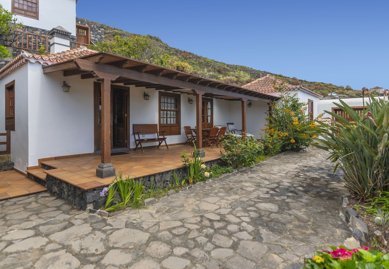 Cottage in Villa de Mazo - LP1063 Holiday cottage with shared pool in Mazo