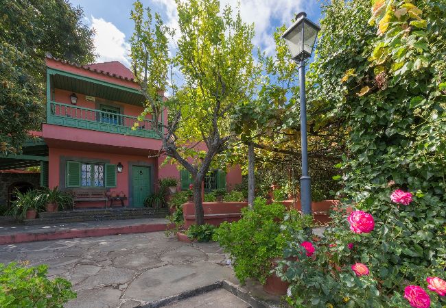 Gîte Rural à Vega de San Mateo - GC0149 Grande maison de vacances à San Mateo Gîte Rural à Vega de San Mateo - GC0149 Grande maison de vacances à San Mateo