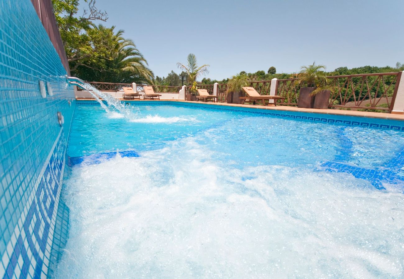 Gîte Rural à Moya - GC0003 Maison de vacances avec piscine à Fontanales