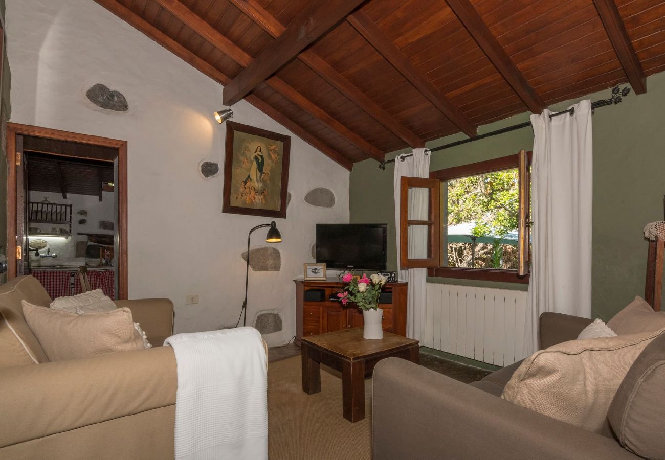 Cottage in Moya - GC0001 Vakantiehuis met gedeeld zwembad in Fontanales