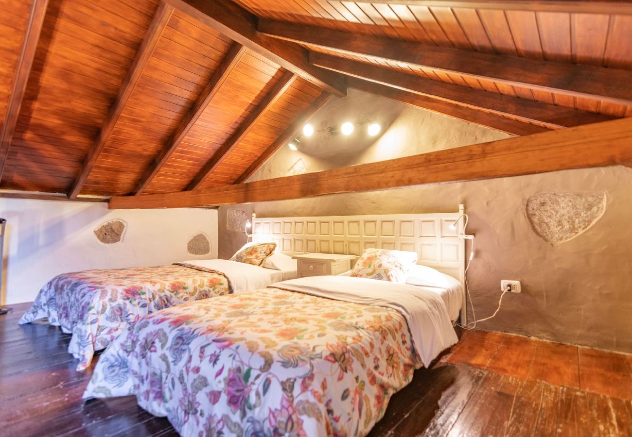 Cottage in Moya - GC0001 Vakantiehuis met gedeeld zwembad in Fontanales