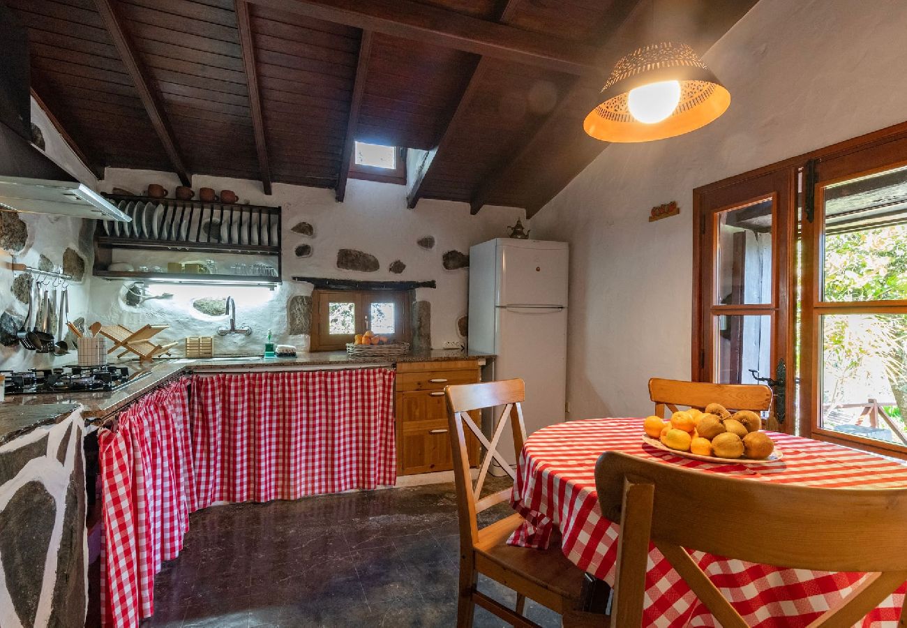 Cottage in Moya - GC0001 Vakantiehuis met gedeeld zwembad in Fontanales