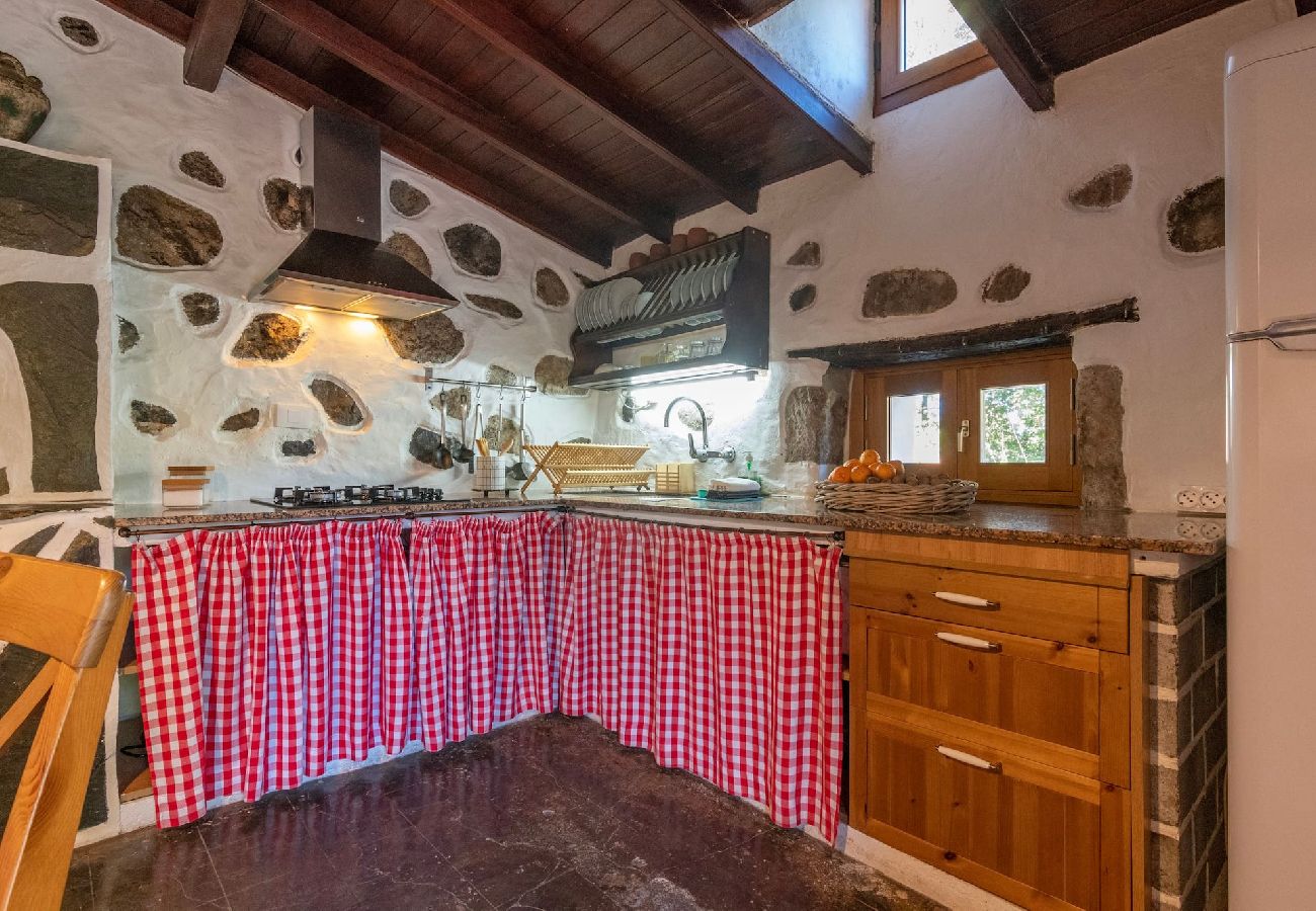 Cottage in Moya - GC0001 Vakantiehuis met gedeeld zwembad in Fontanales