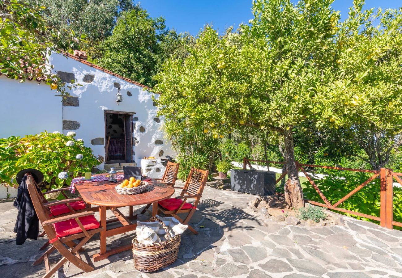 Cottage in Moya - GC0001 Vakantiehuis met gedeeld zwembad in Fontanales