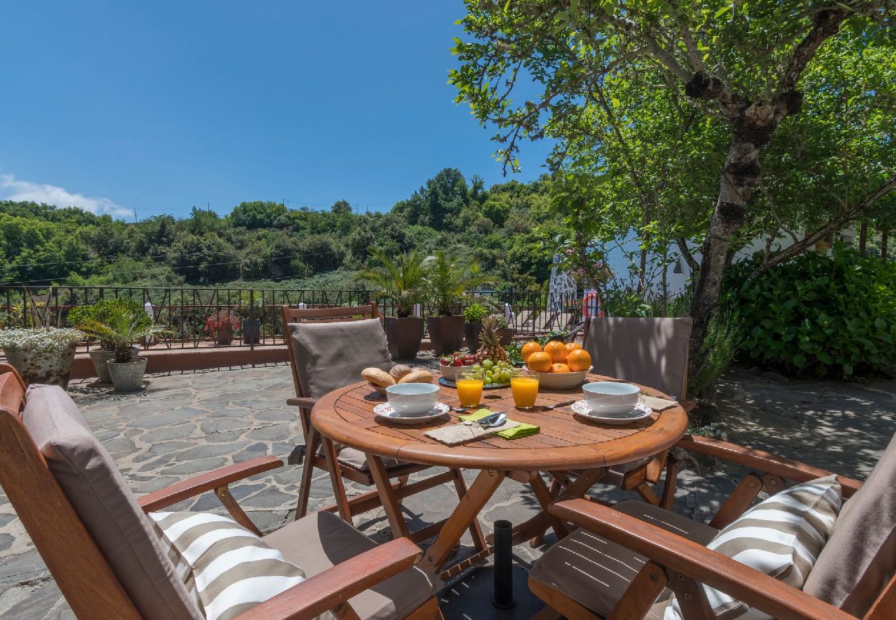Cottage in Moya - GC0001 Vakantiehuis met gedeeld zwembad in Fontanales