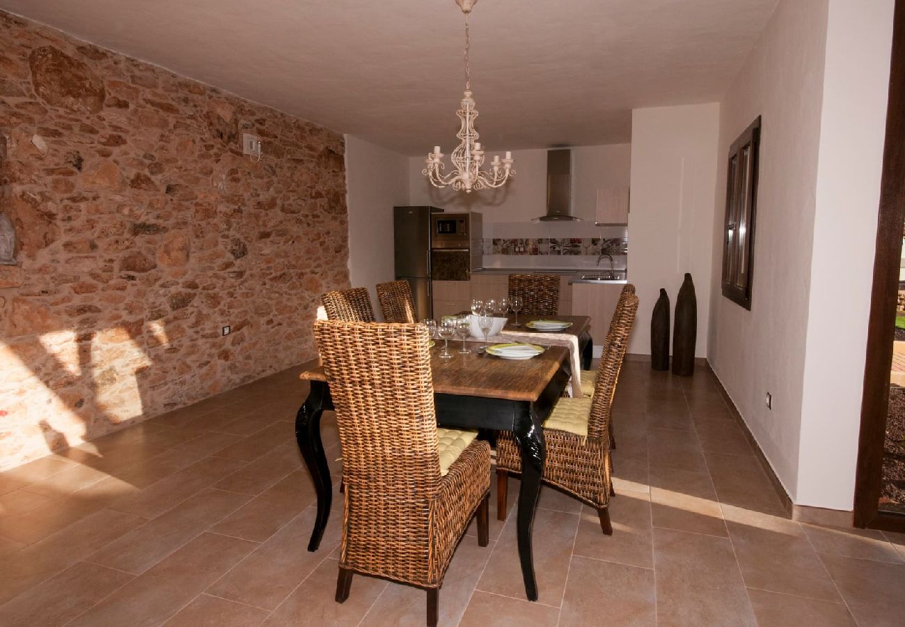 Cottage in Tuineje - FV4300 Vakantiehuis met prive zwembad in Tuineje