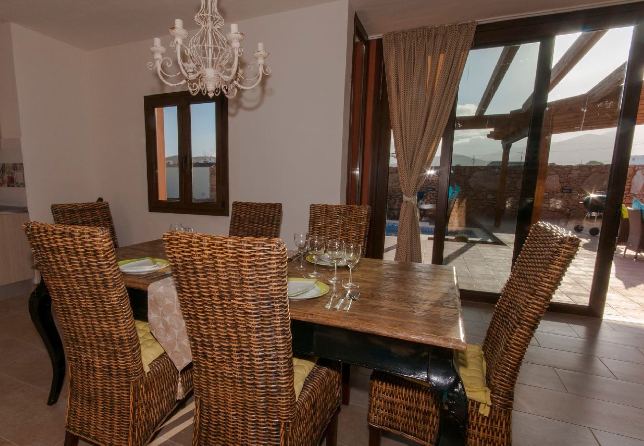 Cottage in Tuineje - FV4300 Vakantiehuis met prive zwembad in Tuineje