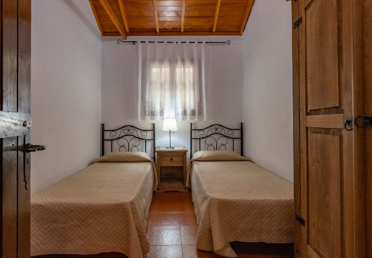 Huis in Santa Lucía de Tirajana - GC0242 Vakantiehuis met privé zwembad in Santa Lucía