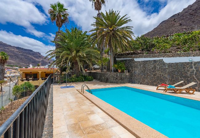Huis in Mogán - GC0283 Vakantiehuis met gedeeld zwembad in Mogán