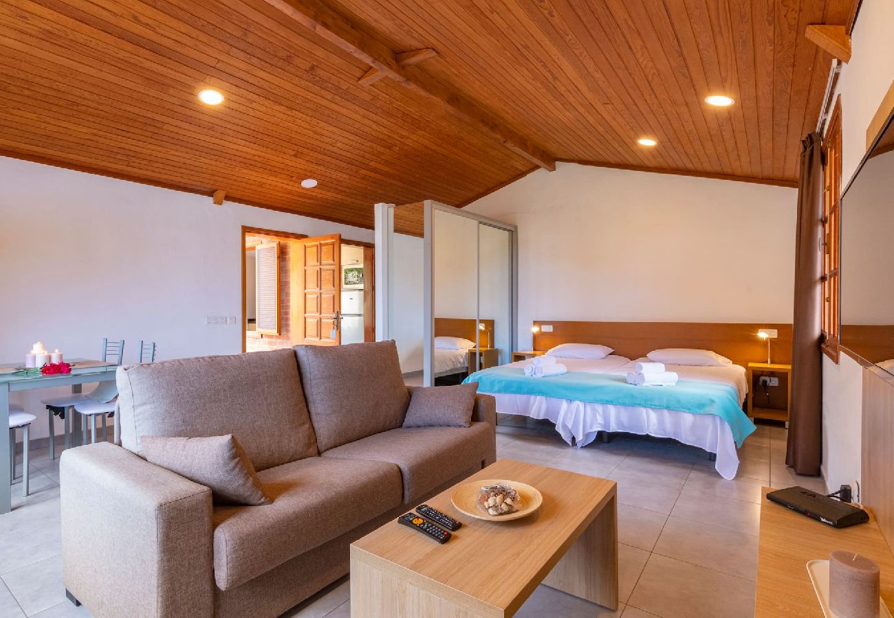 Huis in Mogán - GC0283 Vakantiehuis met gedeeld zwembad in Mogán