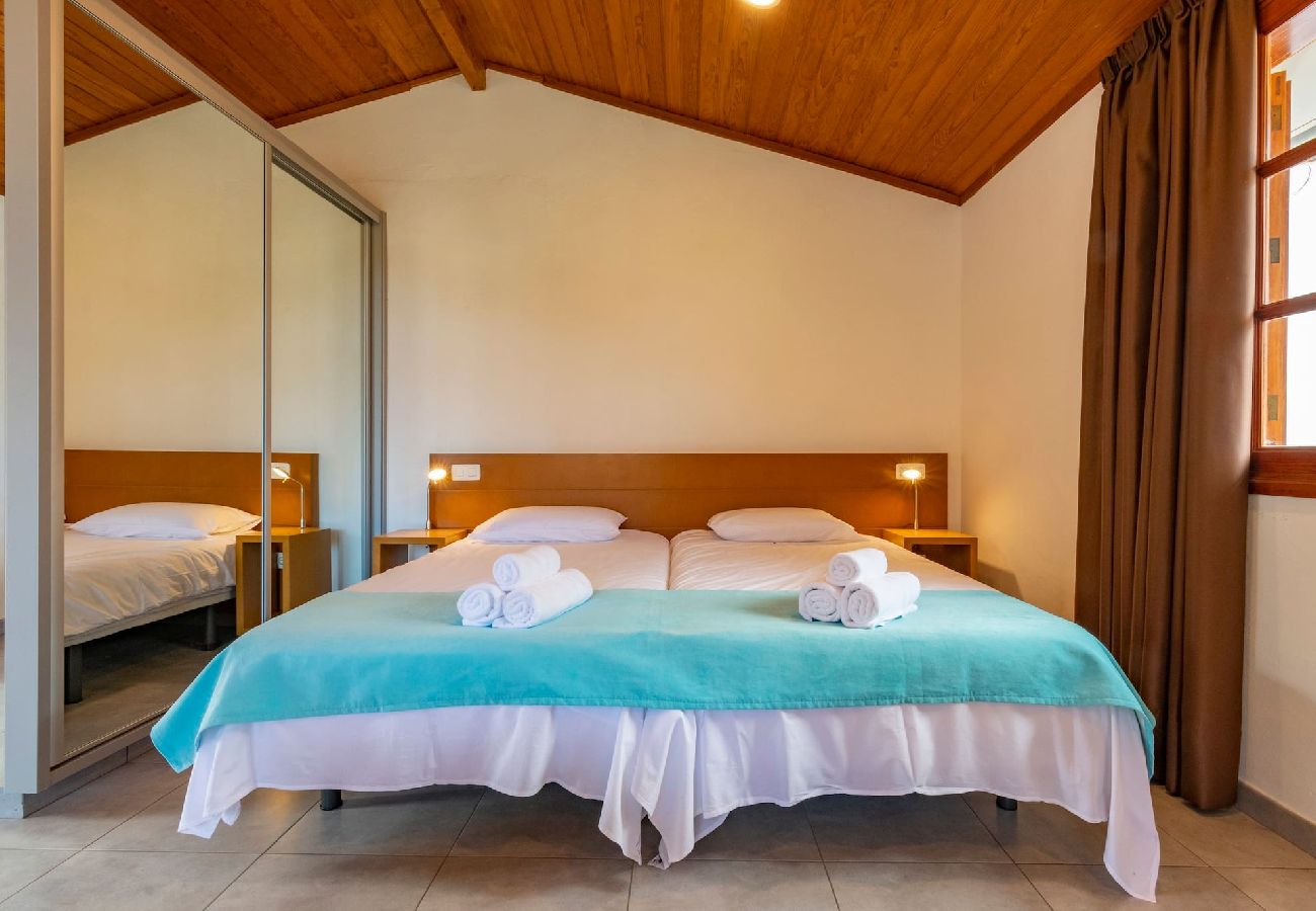 Huis in Mogán - GC0283 Vakantiehuis met gedeeld zwembad in Mogán