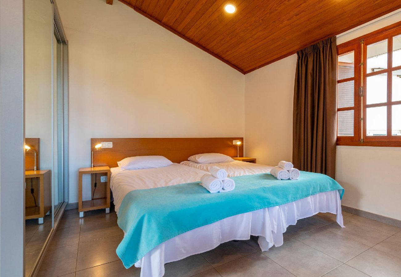 Huis in Mogán - GC0283 Vakantiehuis met gedeeld zwembad in Mogán