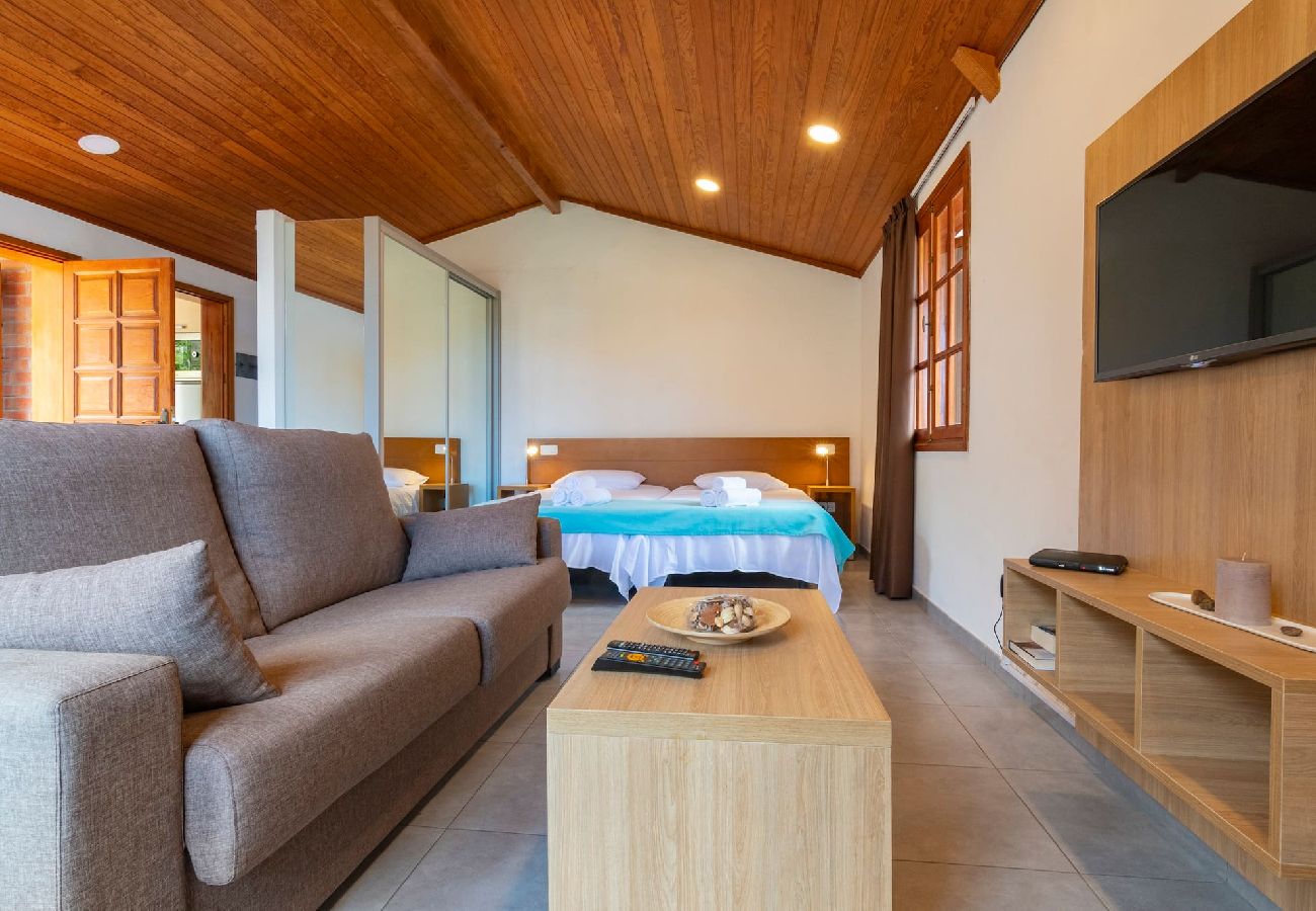 Huis in Mogán - GC0283 Vakantiehuis met gedeeld zwembad in Mogán