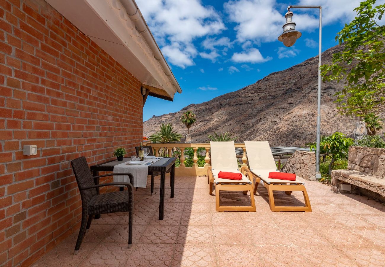 Huis in Mogán - GC0283 Vakantiehuis met gedeeld zwembad in Mogán