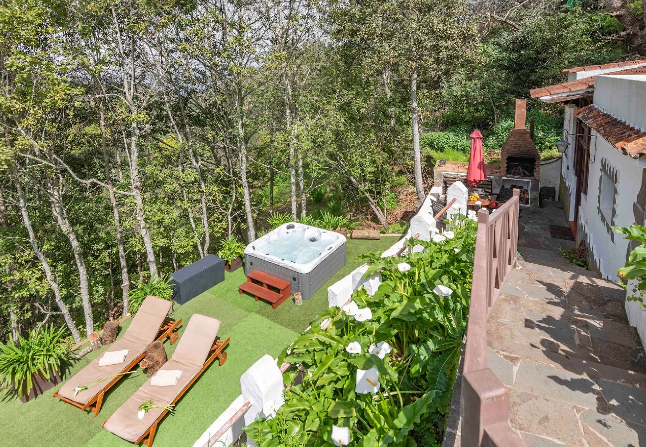 Cottage in Moya - GC0004 Gezellig grothuisje en privéjacuzzi in Fontanales