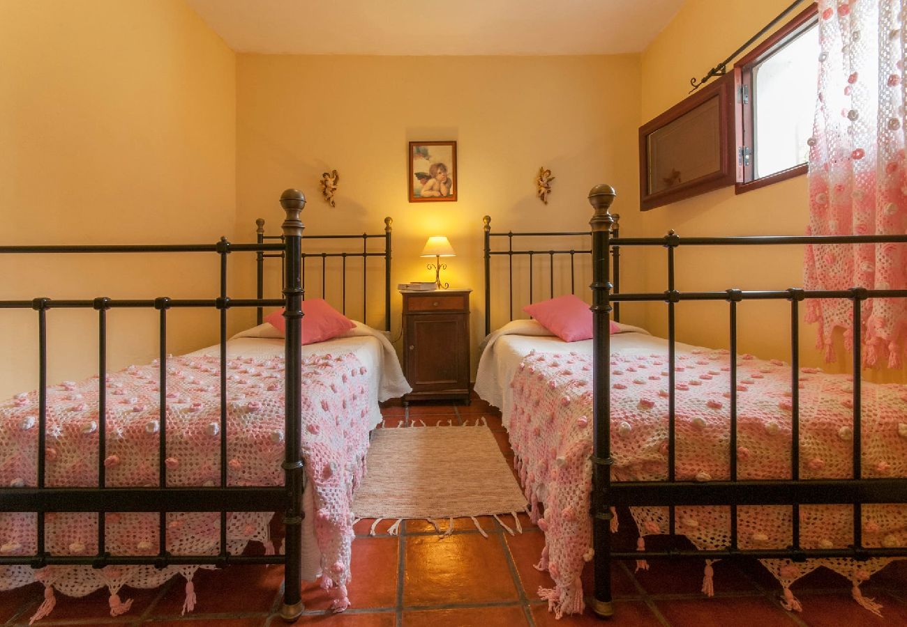 Cottage in Moya - GC0004 Gezellig grothuisje en privéjacuzzi in Fontanales