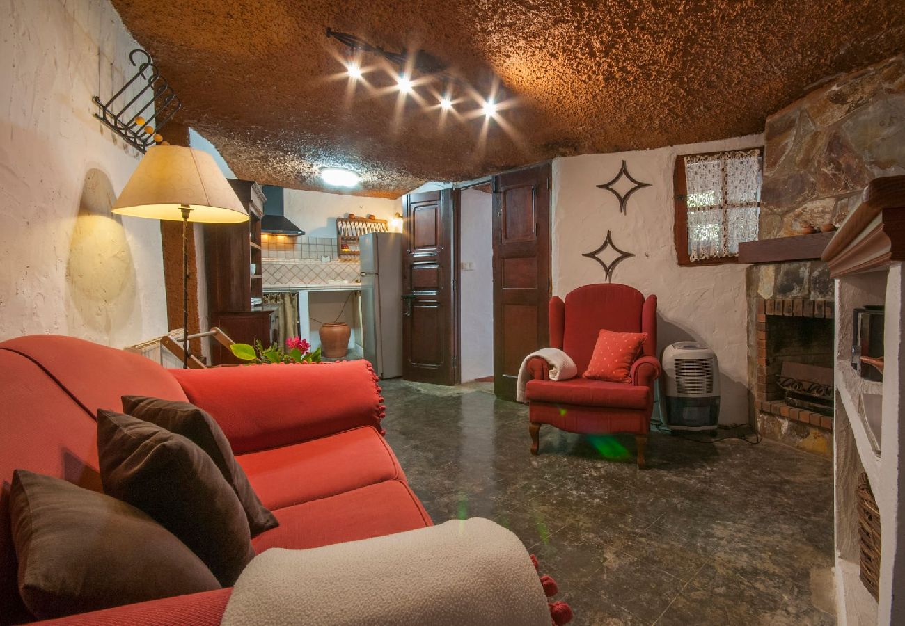 Cottage in Moya - GC0004 Gezellig grothuisje en privéjacuzzi in Fontanales