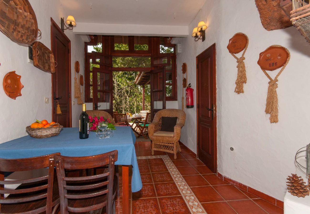 Cottage in Moya - GC0004 Gezellig grothuisje en privéjacuzzi in Fontanales