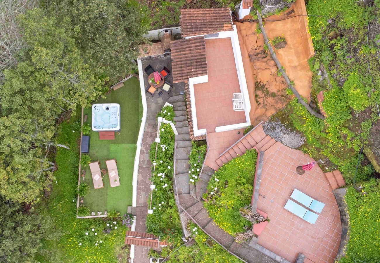 Cottage in Moya - GC0004 Gezellig grothuisje en privéjacuzzi in Fontanales