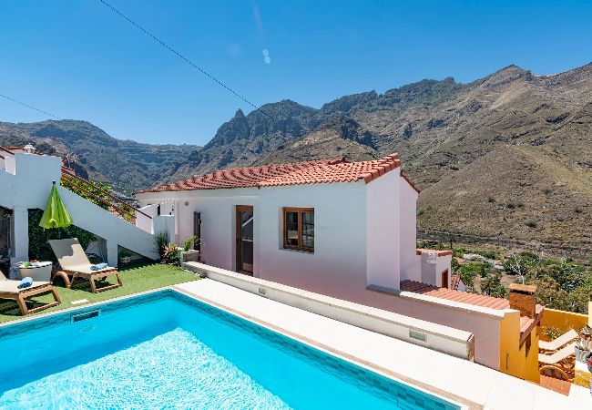 Huis in Agaete - GC0366 Vakantiehuis met verwarmd privé zwembad in Agaete 