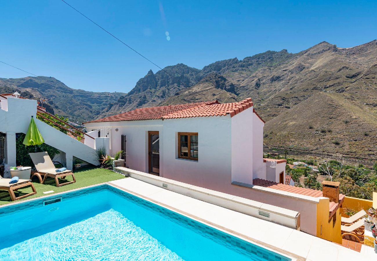 Huis in Agaete - GC0366 Vakantiehuis met verwarmd privé zwembad in Agaete 