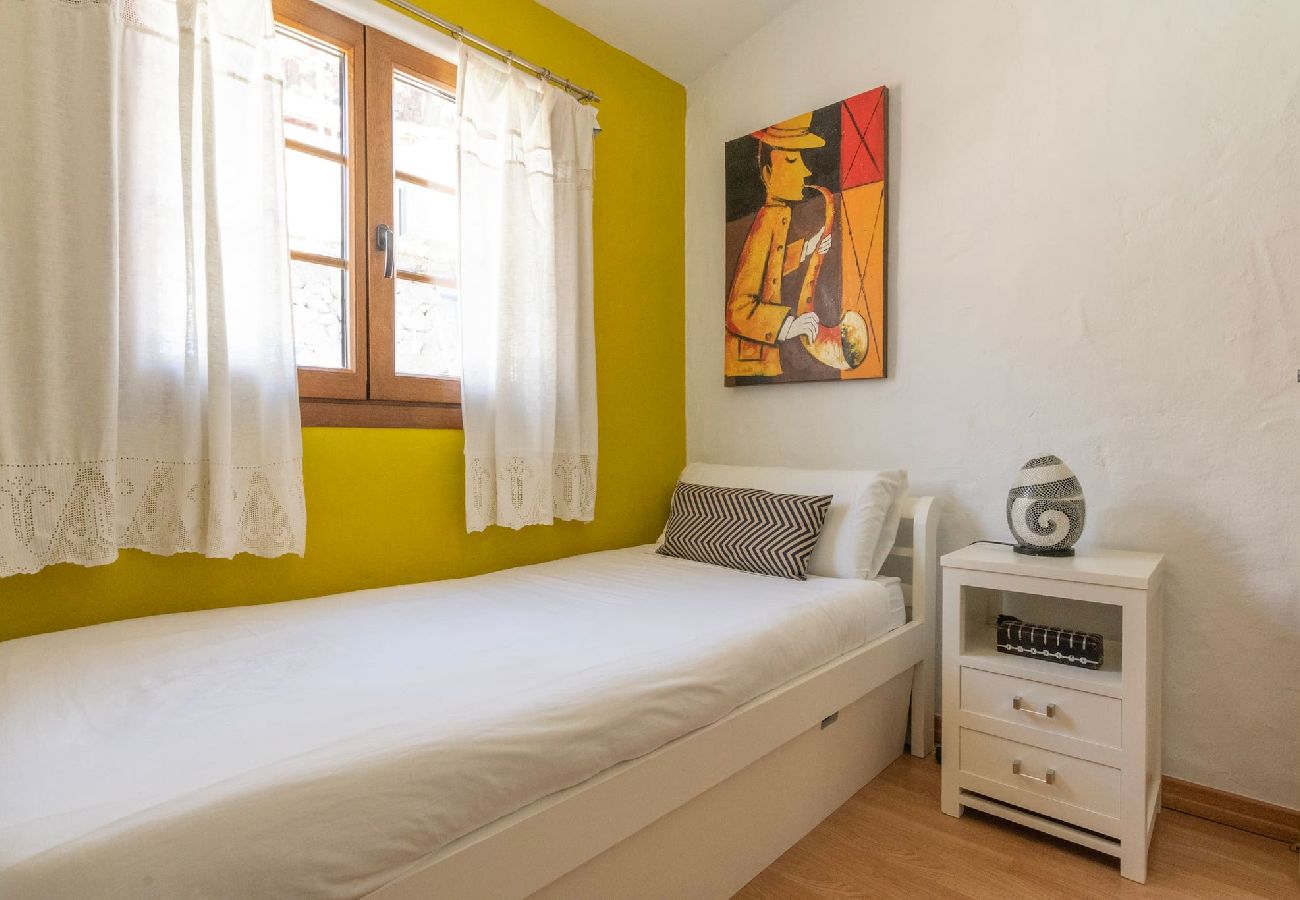 Huis in Agaete - GC0366 Vakantiehuis met verwarmd privé zwembad in Agaete 