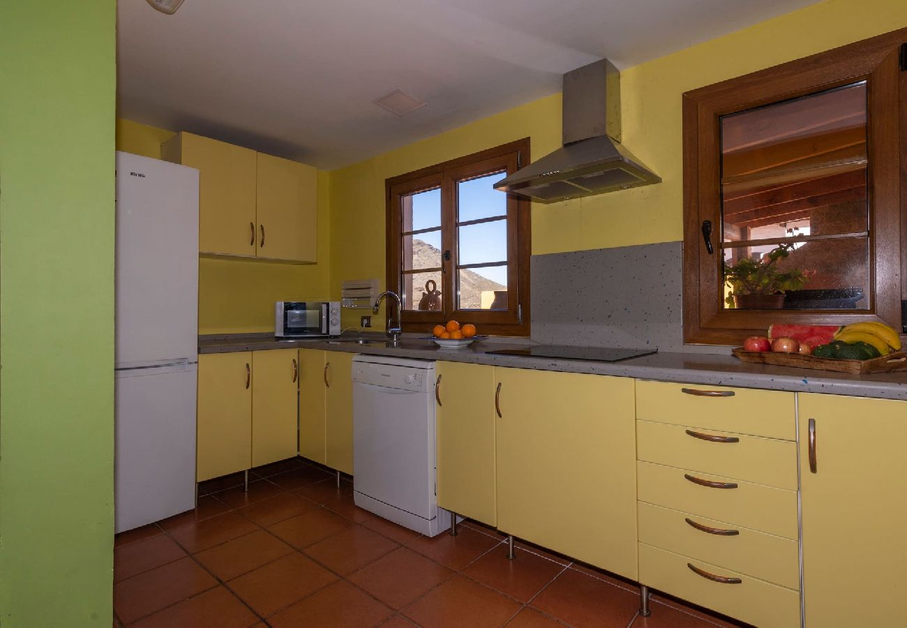 Huis in Agaete - GC0366 Vakantiehuis met verwarmd privé zwembad in Agaete 