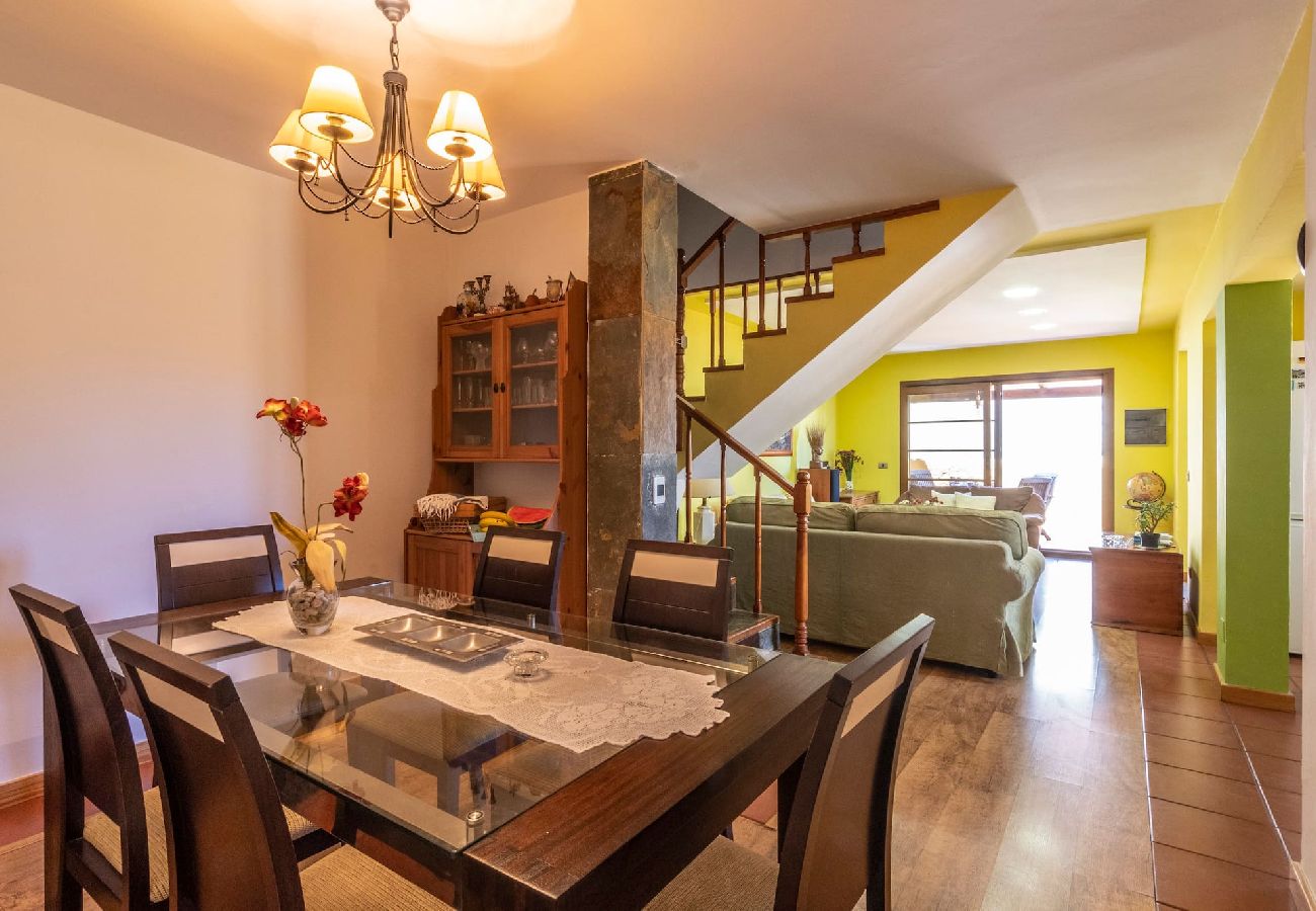 Huis in Agaete - GC0366 Vakantiehuis met verwarmd privé zwembad in Agaete 