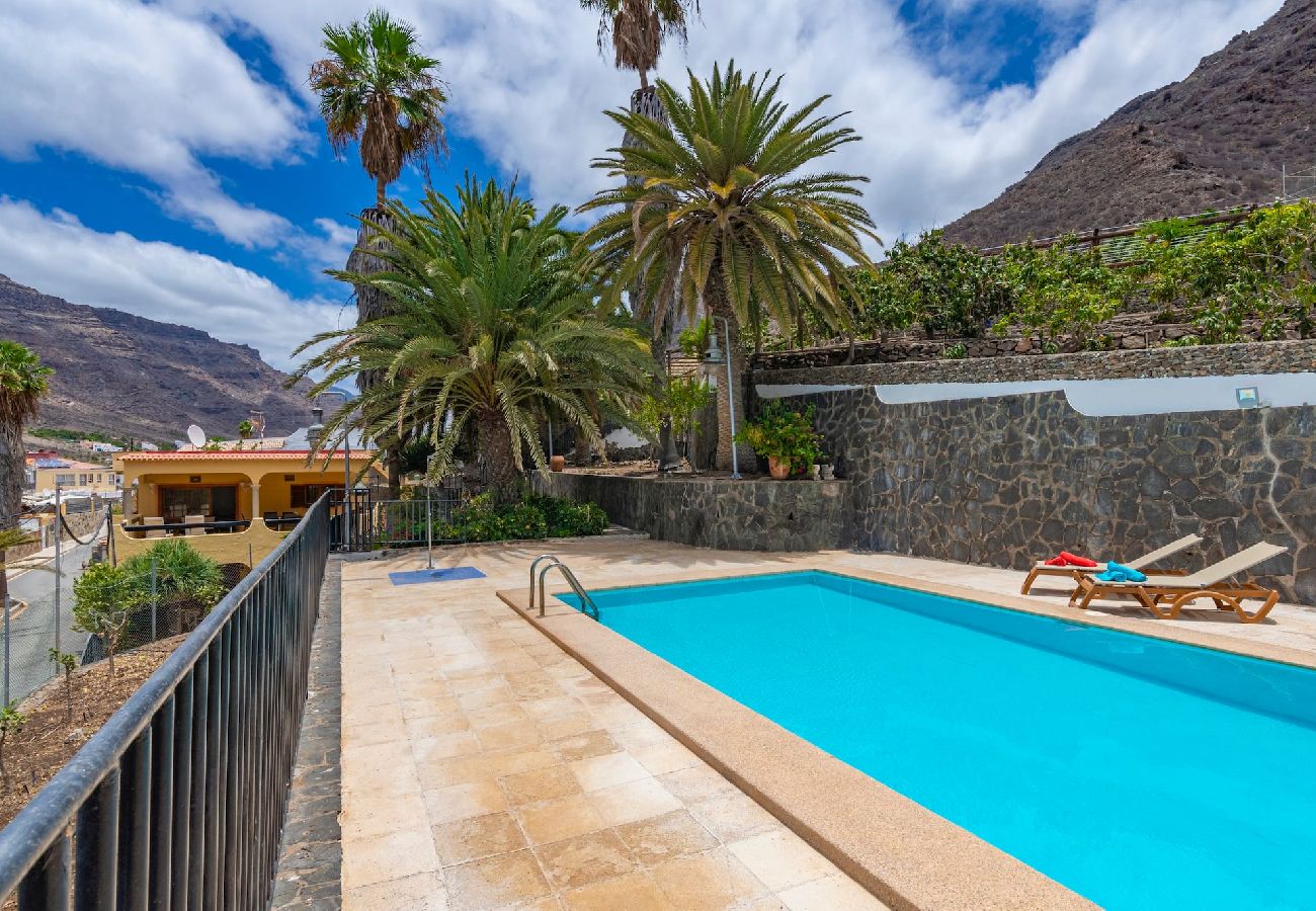 Huis in Mogán - GC0284 Vakantiehuis met gedeeld zwembad in Mogán