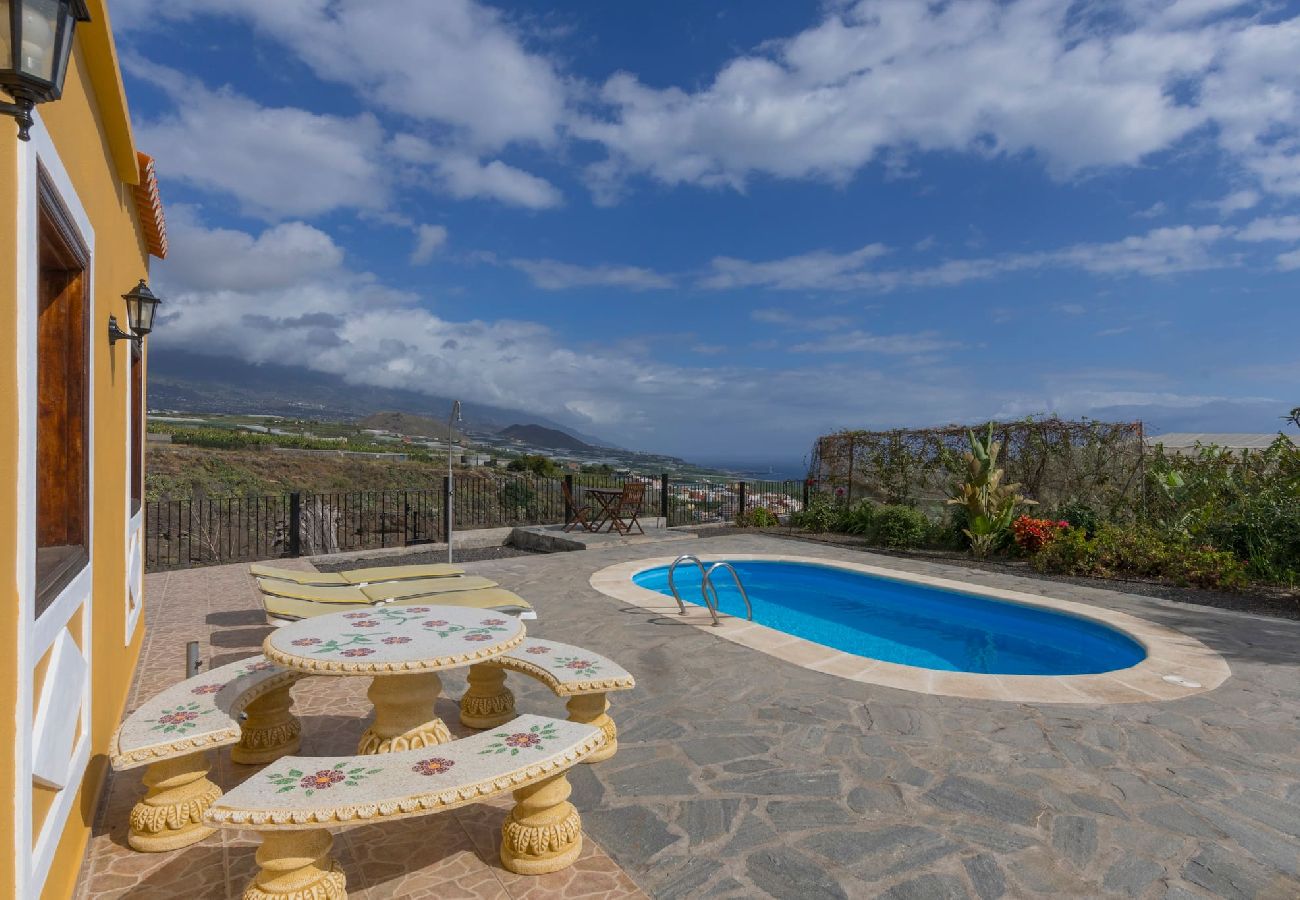 Cottage in Tazacorte - LP1103 Vakantiehuis met privé zwembad in  Tazacorte