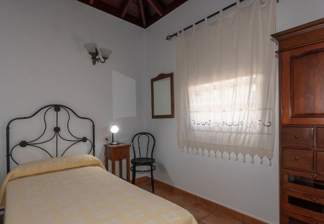 Cottage in Tazacorte - LP1103 Vakantiehuis met privé zwembad in  Tazacorte