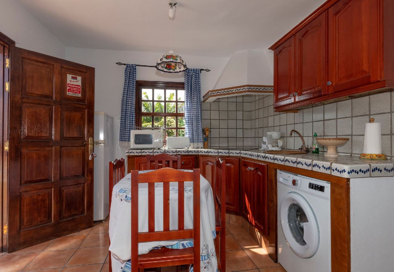 Cottage in Tazacorte - LP1103 Vakantiehuis met privé zwembad in  Tazacorte