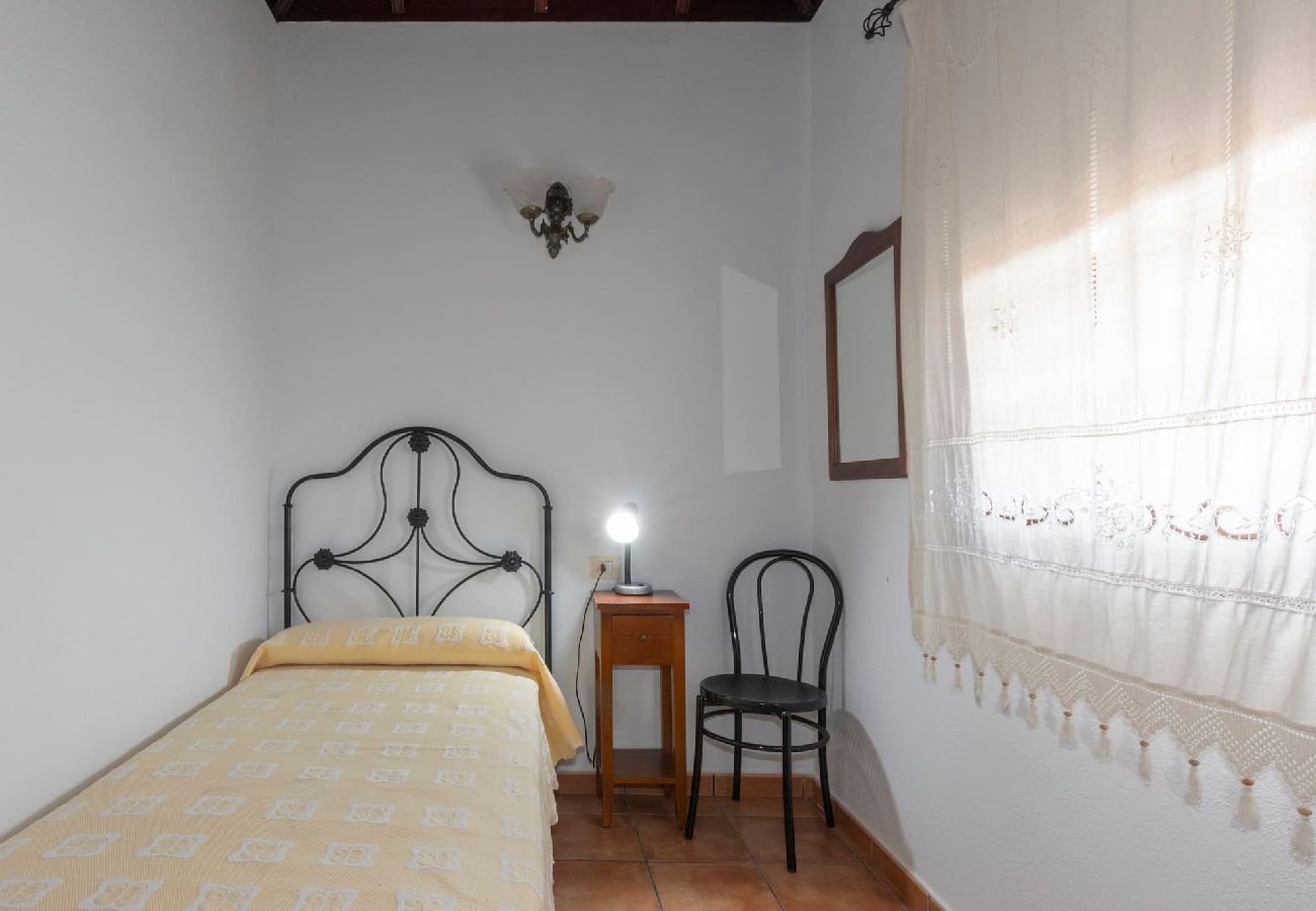 Cottage in Tazacorte - LP1103 Vakantiehuis met privé zwembad in  Tazacorte