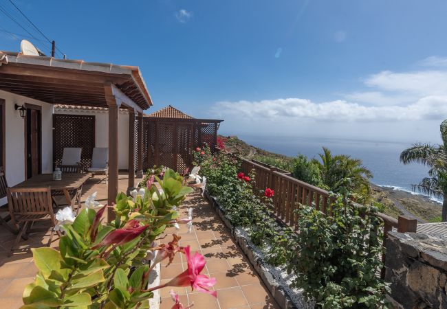 Cottage in Villa de Mazo - LP1061 Vakantiehuis met gedeeld zwembad in Mazo