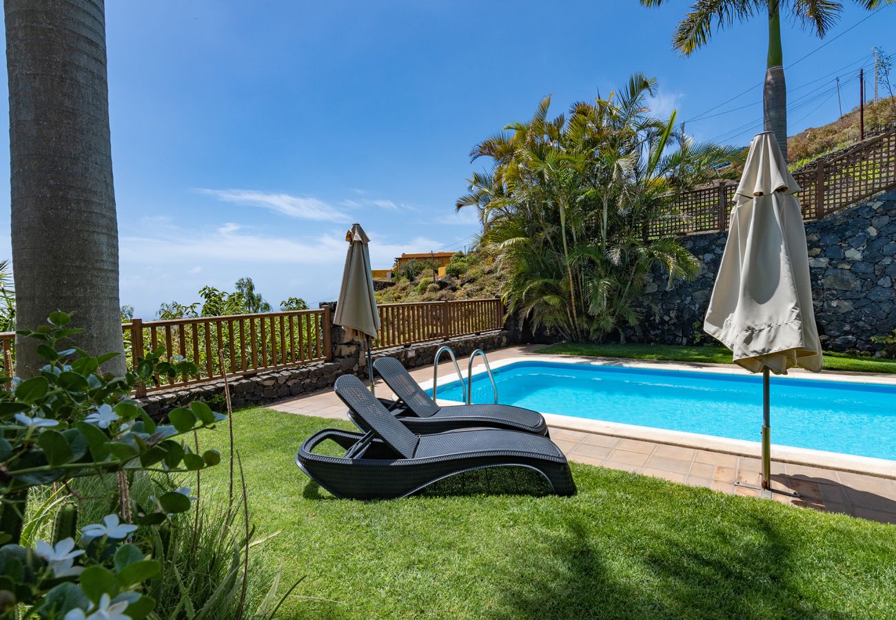 Cottage in Villa de Mazo - LP1061 Vakantiehuis met gedeeld zwembad in Mazo