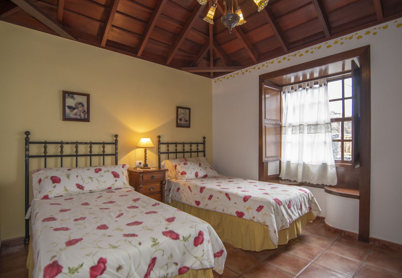 Cottage in Villa de Mazo - LP1062 Vakantiehuis met gedeeld zwembad in Mazo
